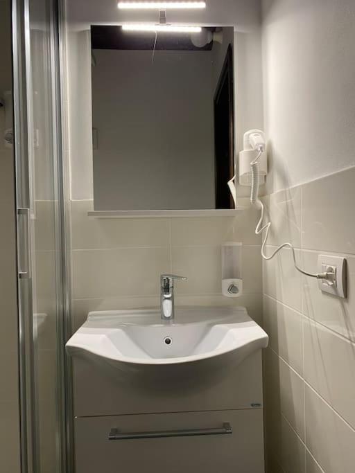 Babalu Con Vista Lago أرونا المظهر الخارجي الصورة